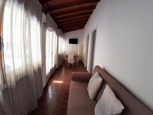 a living room with a couch and a table at Terrazza in Manarola