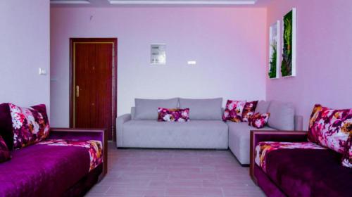 a living room with a couch and two couches at Belle escale in Oujda