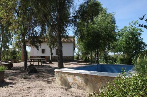 Kolam renang di atau di dekat Casa Rural Casa de las Aves