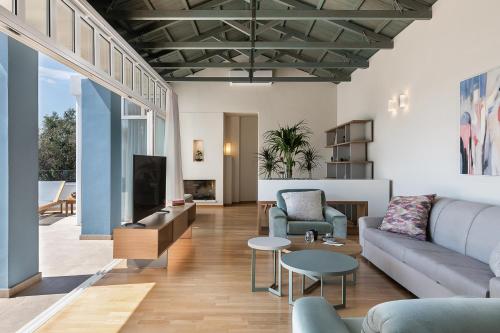 Vilia House on the Hill - Luxury Villa with Heated Pool near Chania