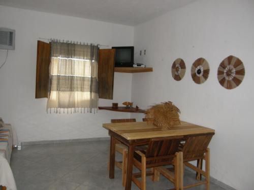 Μια τηλεόραση ή/και κέντρο ψυχαγωγίας στο Sol da Onda Pousada e Flats