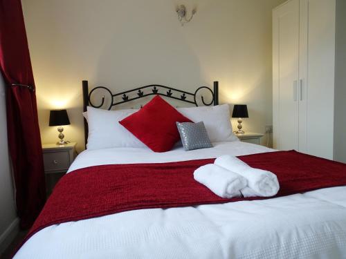 a bedroom with a bed with two towels on it at Lucea Cottage in Craven Arms