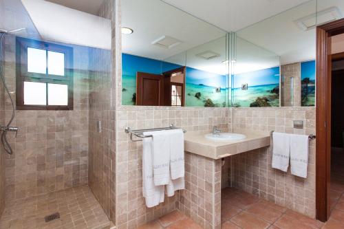 Kylpyhuone majoituspaikassa Villas & Apartamentos Tao Mazo