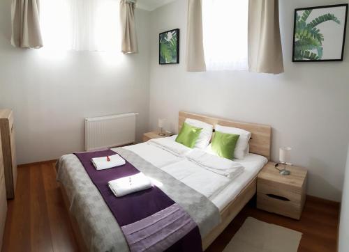 Postel nebo postele na pokoji v ubytování Gardenia Apartman