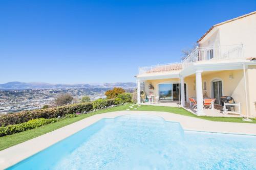 une villa avec piscine et une maison dans l'établissement LA CASETTA DEI FIORI VI3078, à Nice