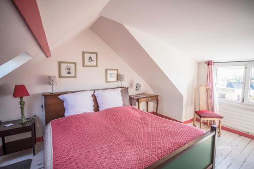 a bedroom with a bed with a red comforter at Mary Boat Trip in Ile aux Moines
