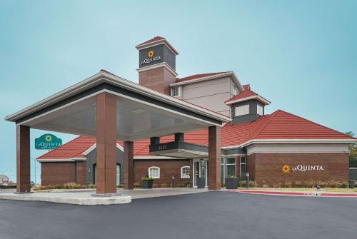a building with a parking lot in front of it at La Quinta by Wyndham Oklahoma City - NW Expwy in Oklahoma City