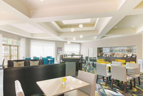 La Quinta by Wyndham Orlando UCF Image