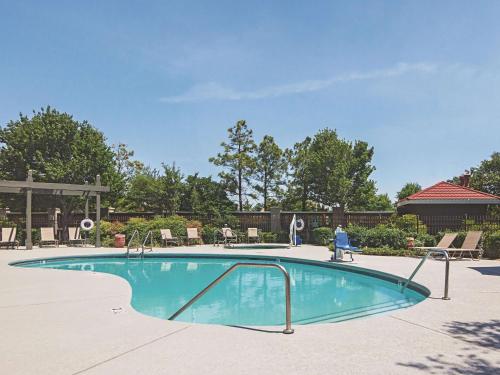 a swimming pool in the middle of a yard at La Quinta by Wyndham Oklahoma City - NW Expwy in Oklahoma City