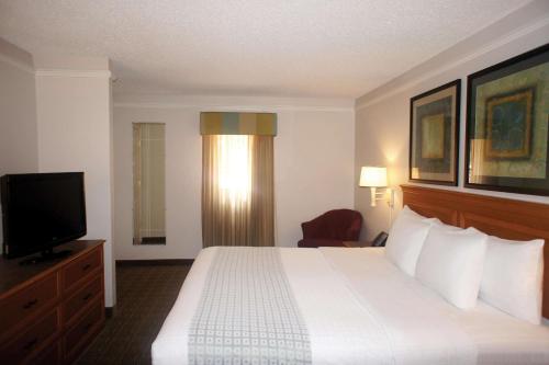 Postel nebo postele na pokoji v ubytování La Quinta Inn by Wyndham Tallahassee North