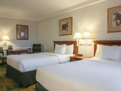 Letto o letti in una camera di La Quinta Inn by Wyndham New Orleans Veterans / Metairie