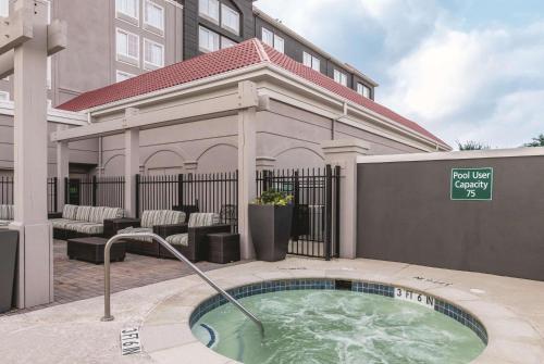 La Quinta by Wyndham Arlington North 6 Flags Dr Image