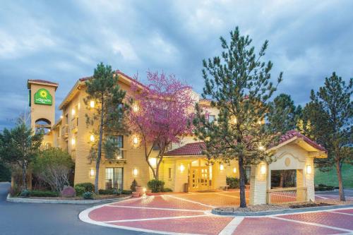 a building with a basketball court in front of it at La Quinta Inn by Wyndham Denver Westminster in Westminster