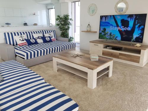 Μια τηλεόραση ή/και κέντρο ψυχαγωγίας στο Blue Sea Apartment