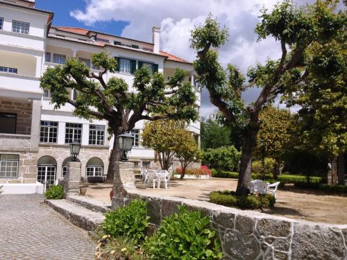 Κήπος έξω από το Hotel Urgeirica