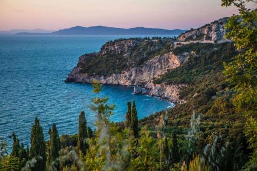 a view of the amalfi coast at sunset at PENSIONE VERDE LUNA in Orbetello