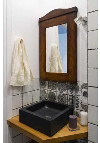 a black sink in a bathroom with a mirror at Gostynin Garden Apartment in Gostynin
