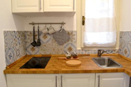 A kitchen or kitchenette at Modarno Exclusive Apartments