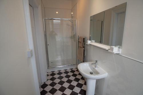 Ένα μπάνιο στο Period House / Entire Upstairs Flat