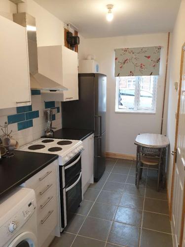 a kitchen with a stove and a refrigerator at Browning House Bedrooms I Long or Short Stay I Special Rate Available in Derby