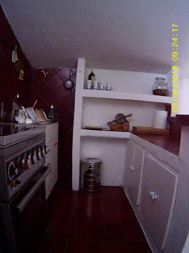 Η κουζίνα ή μικρή κουζίνα στο suite in cascina affittacamere