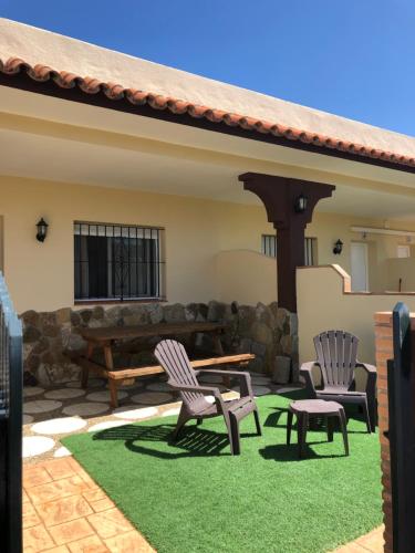 Gallery image of Apartamentos Turísticos Carmencita in Bolonia
