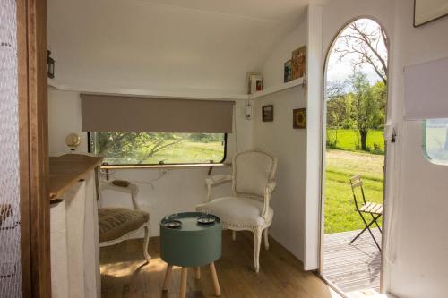Fotografie z fotogalerie ubytování Ma caravane dans les collines v destinaci Villeneuve-la-Comptal