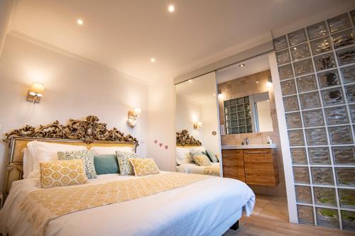 a bedroom with a large bed and a bathroom at La Bella Vista in Roquebrune-Cap-Martin