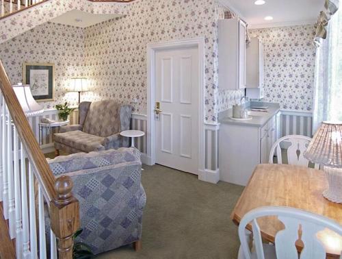 Χώρος καθιστικού στο Bird-in-Hand Village Inn & Suites