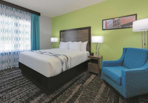 Postel nebo postele na pokoji v ubytování La Quinta by Wyndham Tyler South
