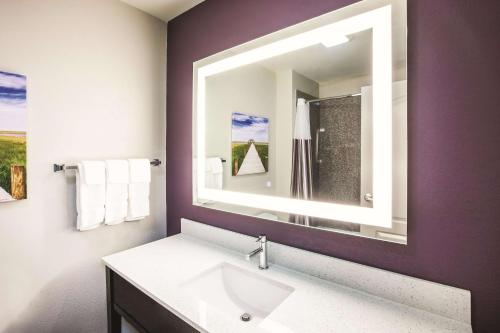 ห้องน้ำของ La Quinta by Wyndham Walker - Denham Springs