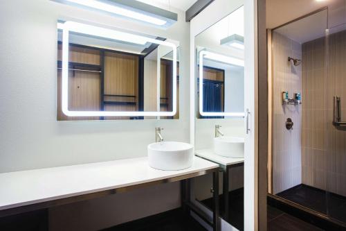Salle de bains dans l'établissement La Quinta by Wyndham Winchester