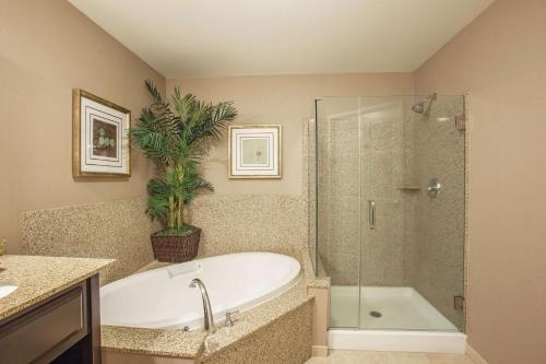 Ванная комната в La Quinta by Wyndham Paso Robles