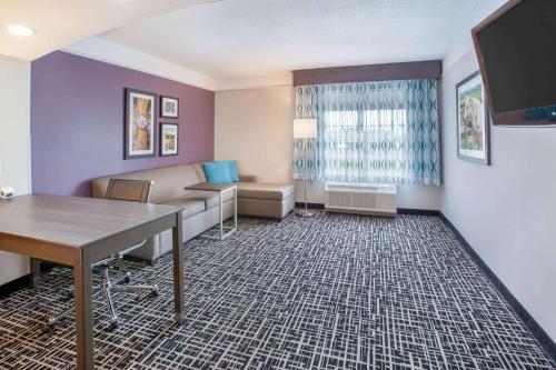 a living room with a couch and a table at La Quinta by Wyndham Cincinnati Airport Florence in Florence