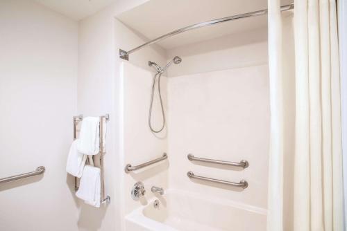 Bagno di La Quinta by Wyndham Baton Rouge Siegen Lane