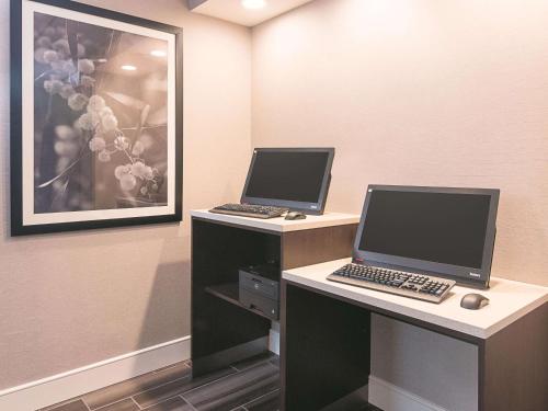 a room with a desk with a laptop computer on it at La Quinta by Wyndham Atlanta Conyers in Conyers