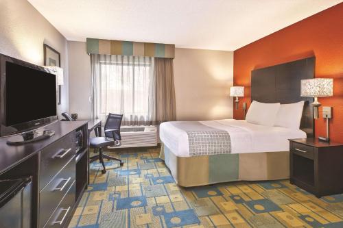 TV o dispositivi per l'intrattenimento presso La Quinta Inn by Wyndham Toledo Perrysburg