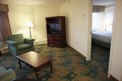 a hotel room with a television and a bed at La Quinta by Wyndham Boston Somerville in Somerville
