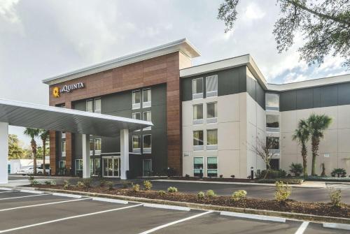 an image of a office building with a parking lot at La Quinta by Wyndham Myrtle Beach - N. Kings Hwy in Myrtle Beach