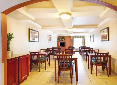 La Quinta Inn by Wyndham Orlando International Drive North Image