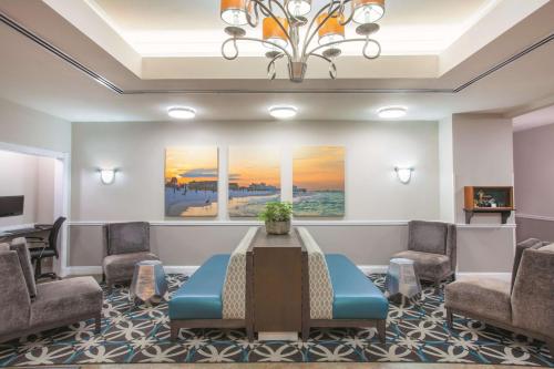 a waiting room with a table and chairs at La Quinta by Wyndham Fort Walton Beach in Fort Walton Beach