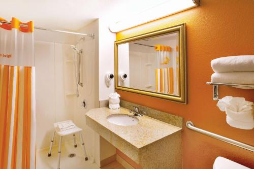 La Quinta Inn by Wyndham Orlando International Drive North Image
