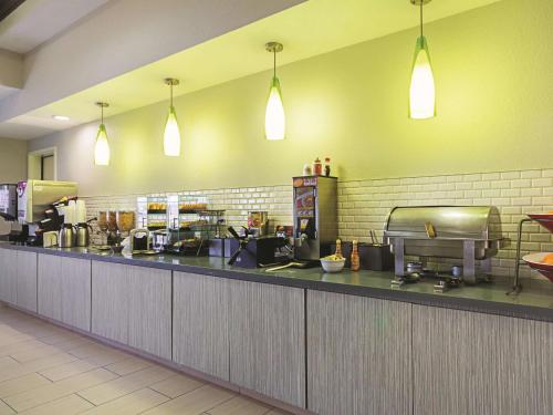 Jídlo v hotelu nebo okolí