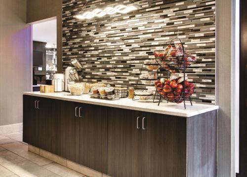 a kitchen with a counter with baskets of fruit on it at La Quinta by Wyndham Cleveland Airport West in North Olmsted
