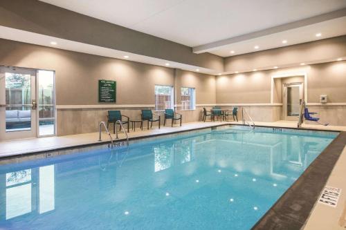 a large swimming pool in a hotel room at La Quinta by Wyndham Dallas - Richardson in Dallas