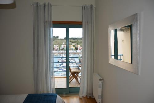 Stunning Apartment with Marina Views