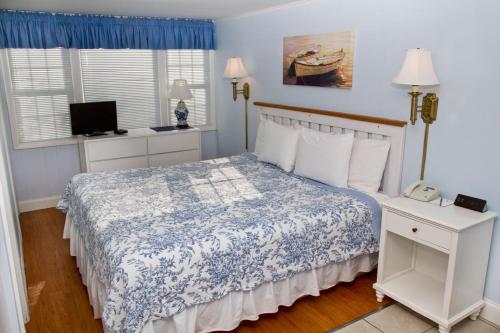 Una cama o camas en una habitación de The Hawthorne