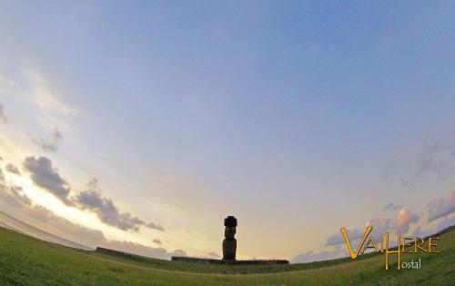 a pole in the middle of a field with a sky at Hostal Vaihere in Hanga Roa