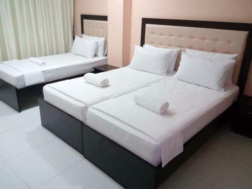 Una cama o camas en una habitación de Hotel Vjosa