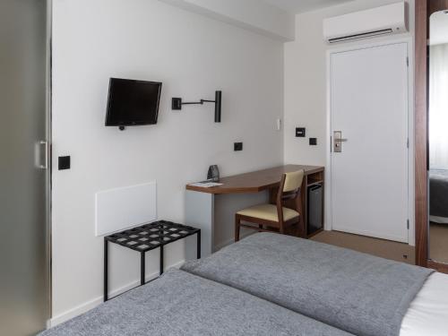 TV a/nebo společenská místnost v ubytování Hotel Afonso V & SPA